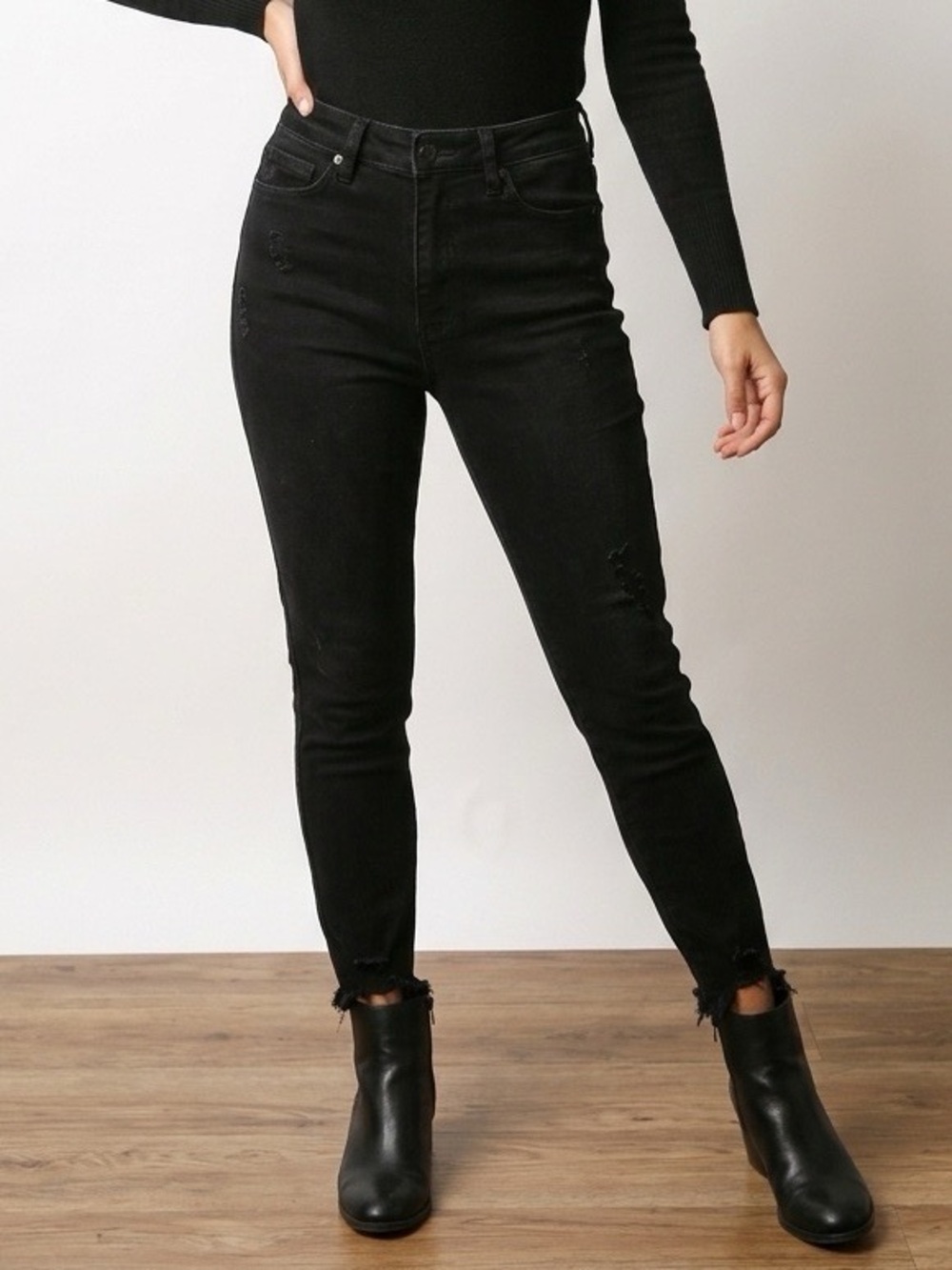 High-Rise Black Skinny Jeans - Sleek Everyday Fit